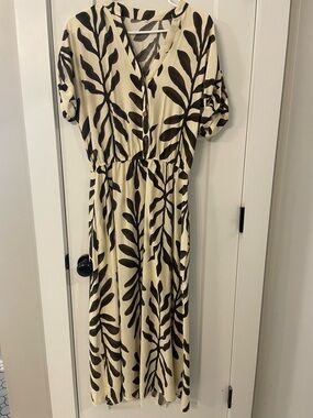Cream and Brown Leaf-Print  Short Sleeve Midi Dress